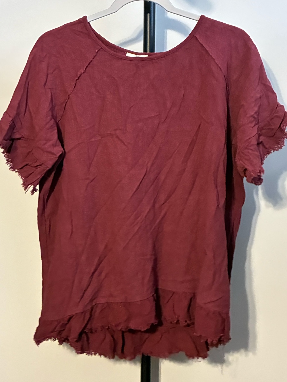 easel XL Short Sleeve Raw-Edge Tee in Burgundy